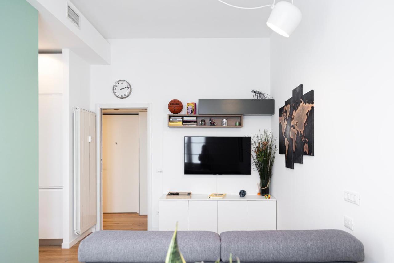 Apartamento Elegante Bilocale In De Angeli - Piazzale Siena Milán Exterior foto